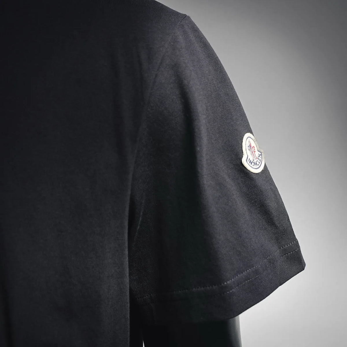 Men's dark short-sleeve T-shirt with Moncler round sleeve patch