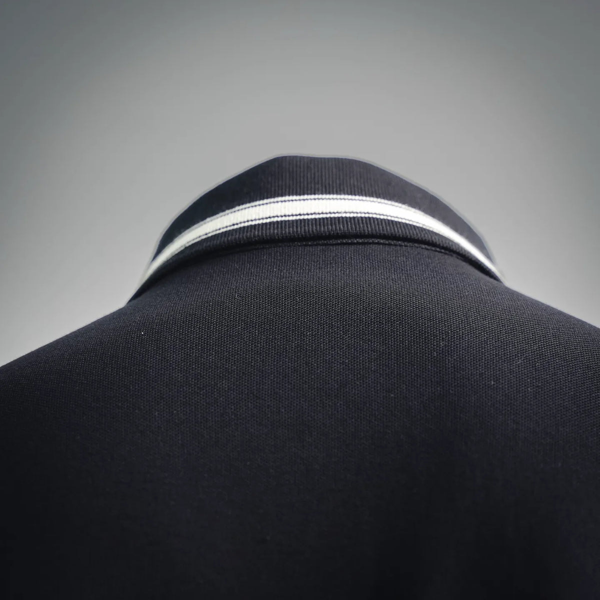 Ribbed striped polo collar detail in dark fabric