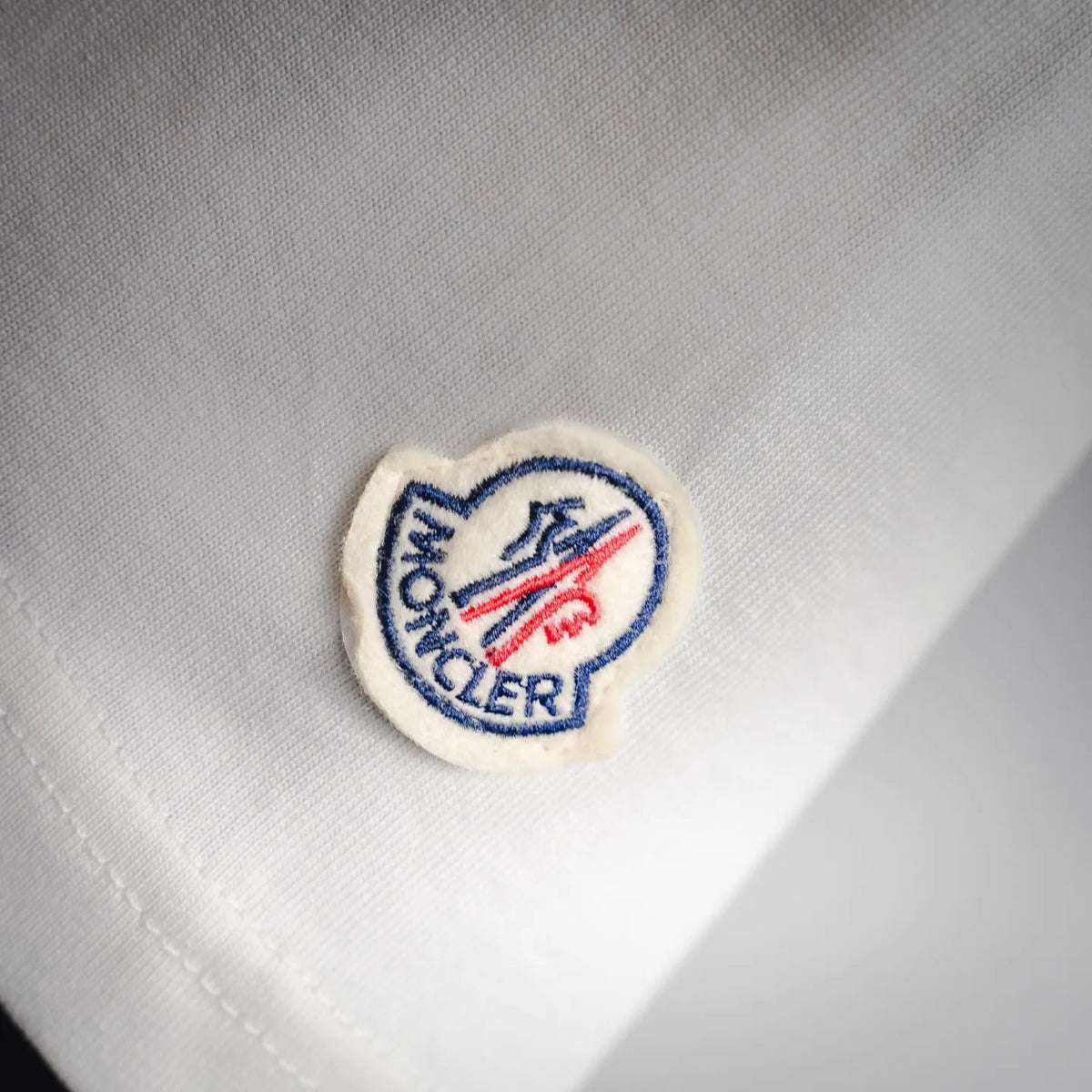 White Moncler T-shirt embroidered sleeve crest patch