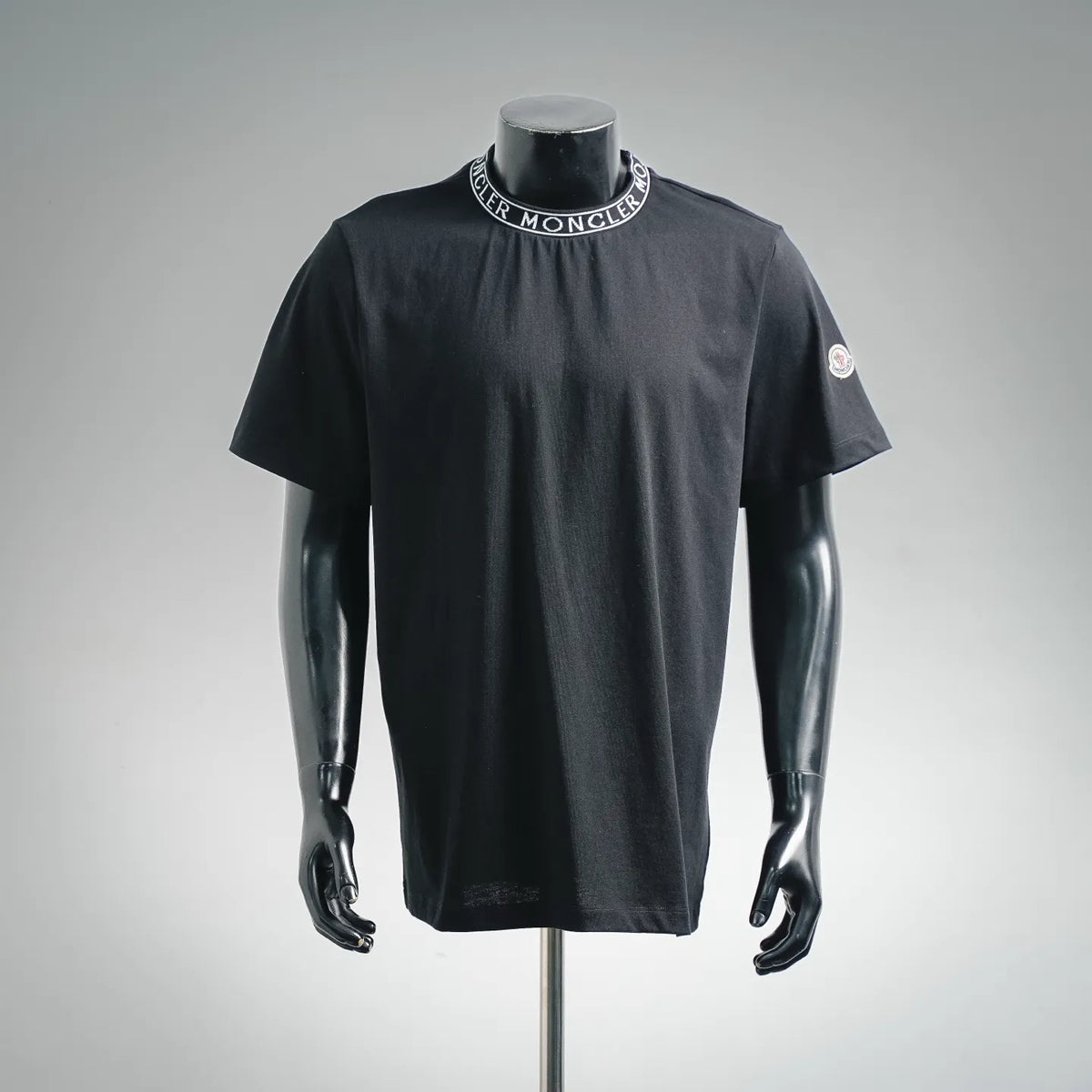 Black Moncler short-sleeve T-shirt with crew neck and chest logo patch