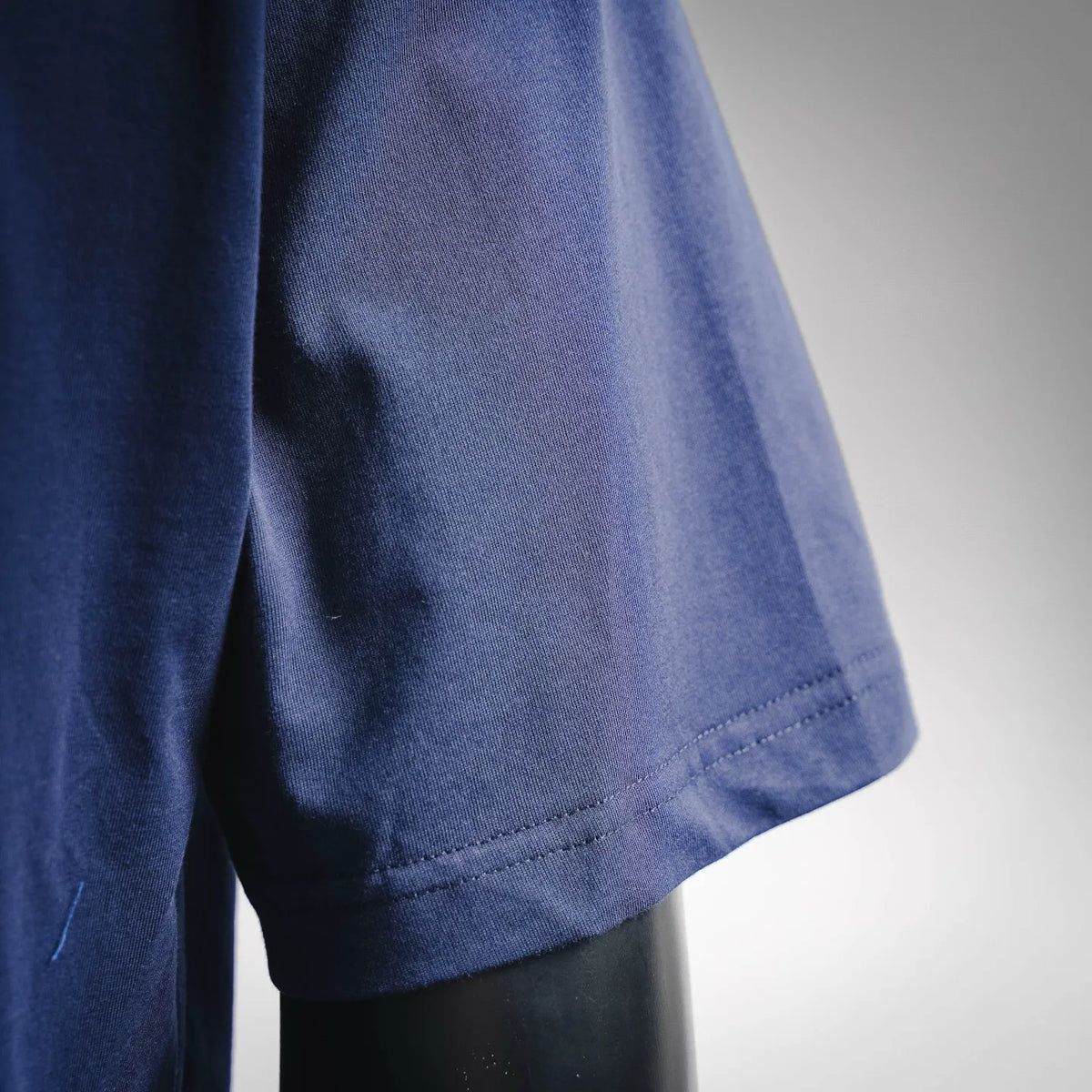 Navy short-sleeve T-shirt side panel with stitched hemline