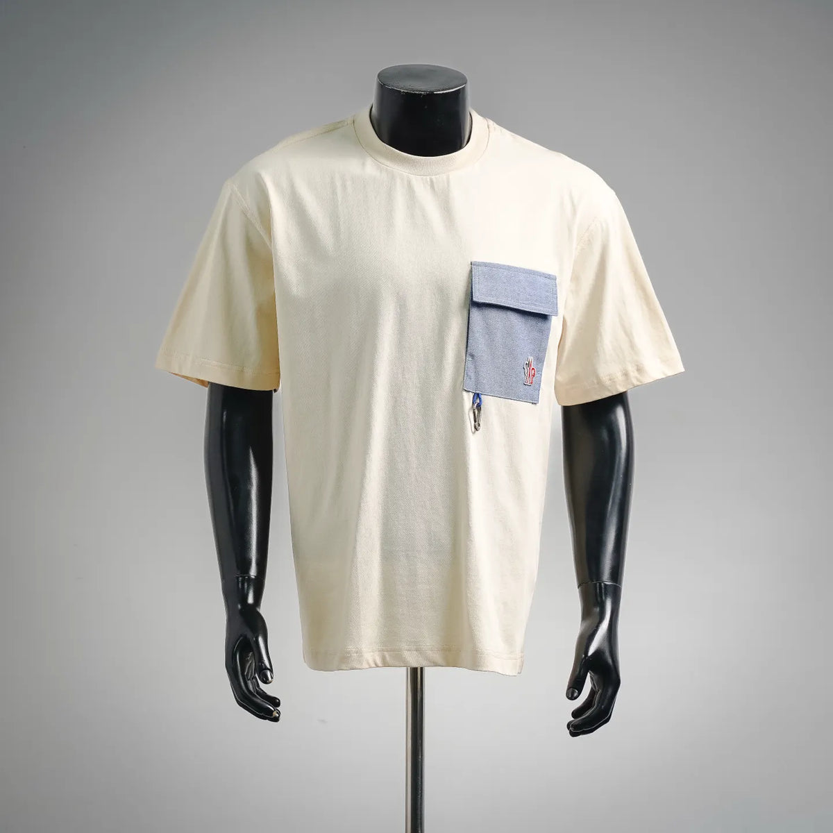 Moncler short-sleeve T-shirt in light cream with crew neck and blue chest pocket