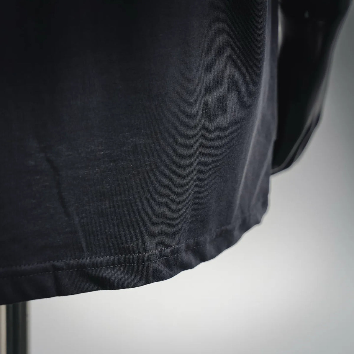 Moncler short-sleeve T-shirt hem, dark gray with stitched bottom seam