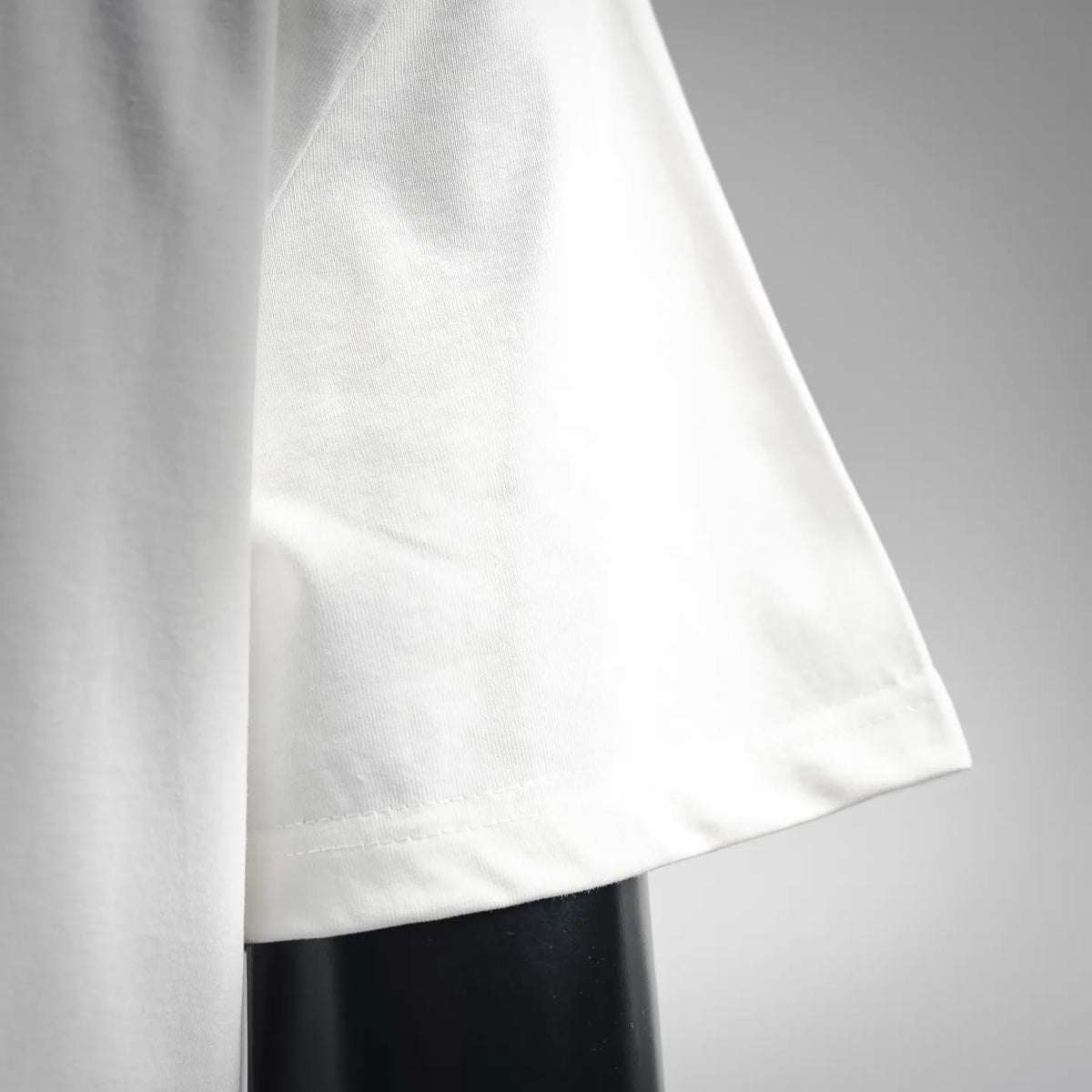 White Moncler T-shirt sleeve hem and side seam stitching