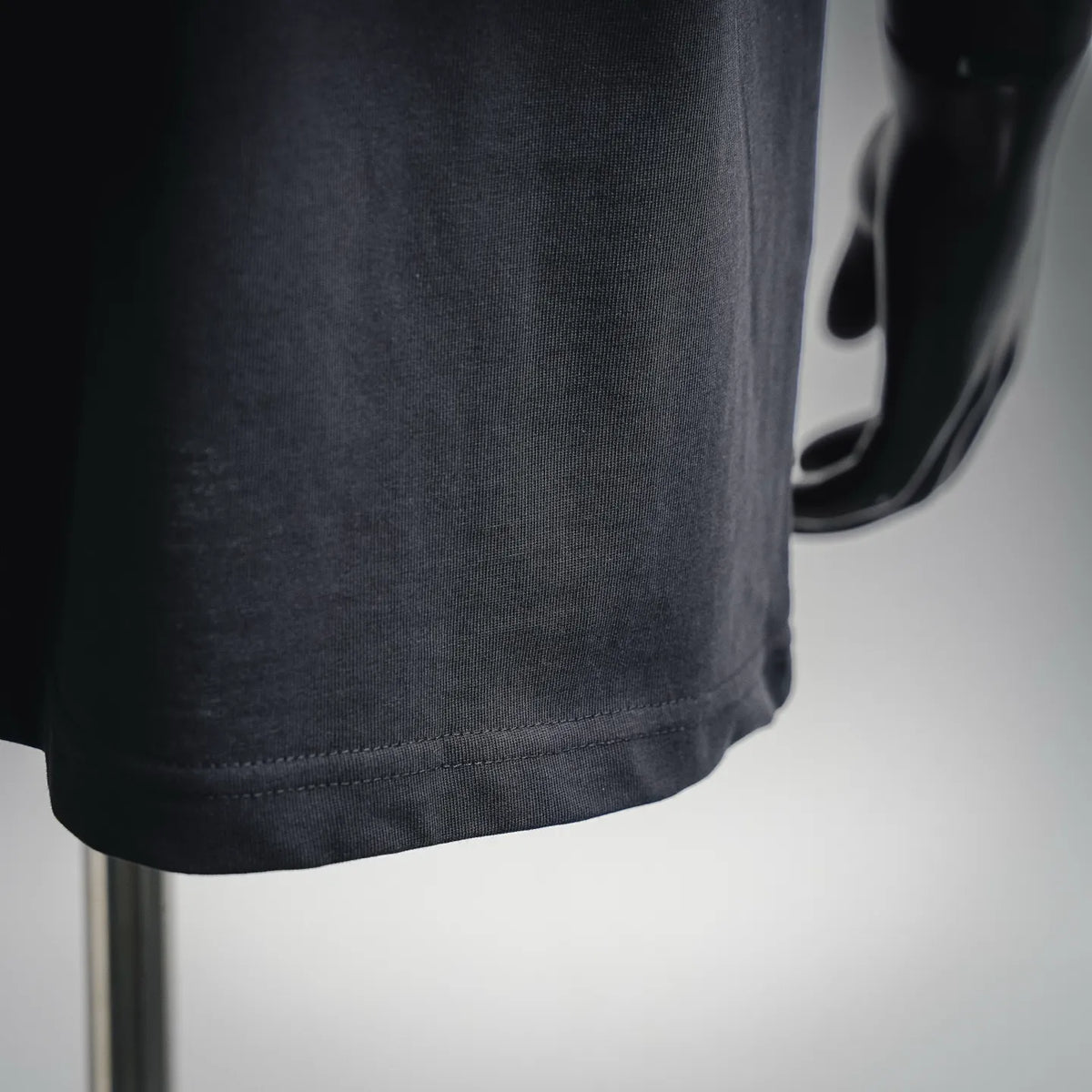 Men's black T-shirt with stitched bottom hem