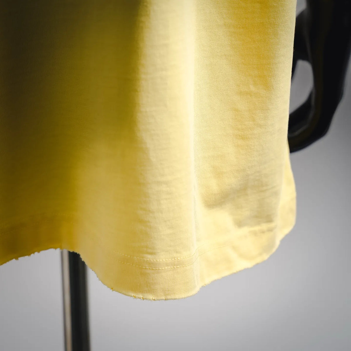 Men's yellow t-shirt with stitched hem at the bottom edge
