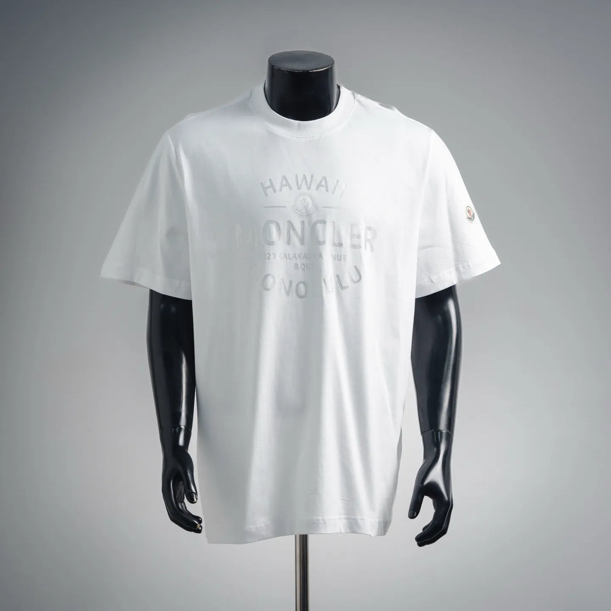 White Moncler short-sleeve T-shirt with front logo print and crew neck.