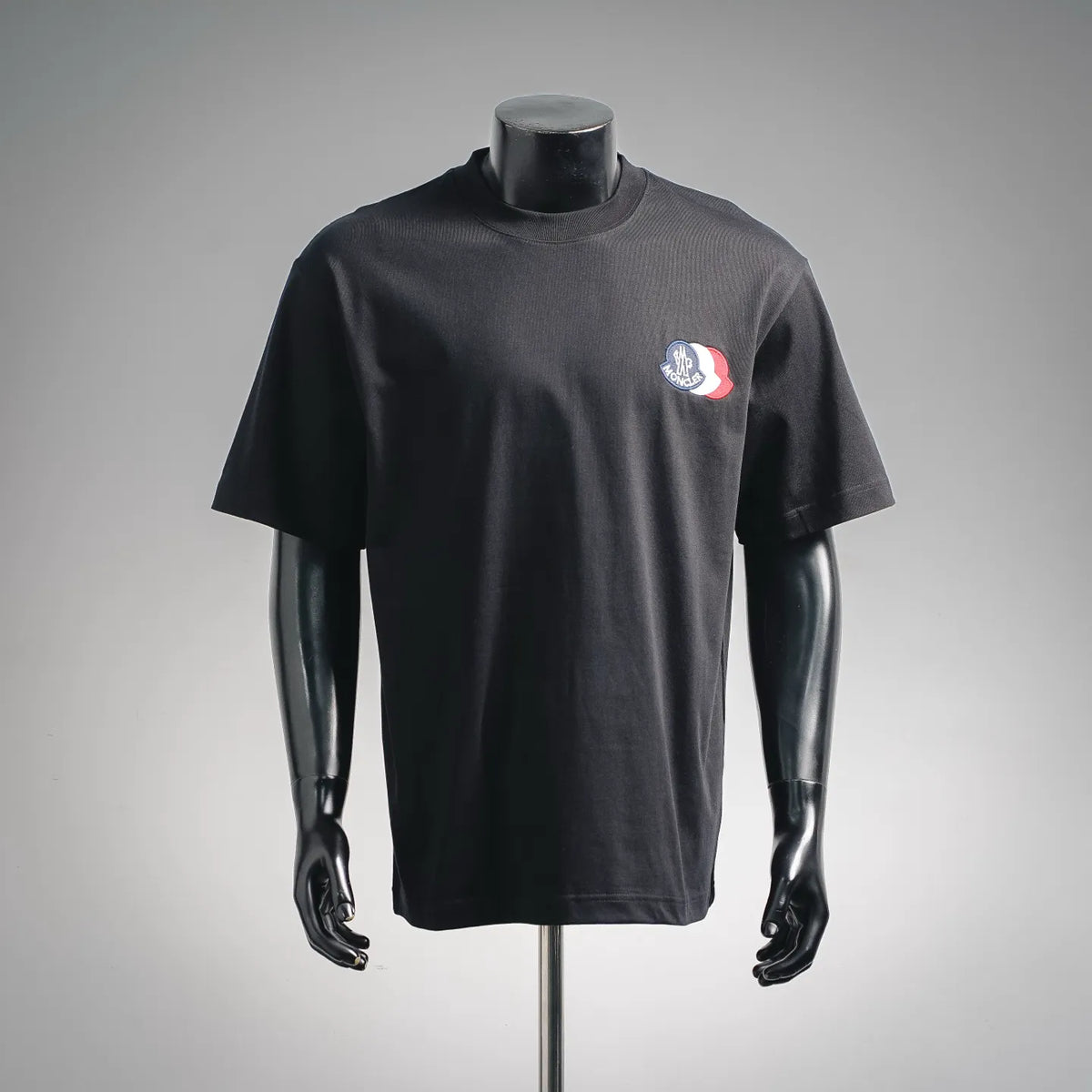 Dark short-sleeve T-shirt with small chest Moncler logo patch