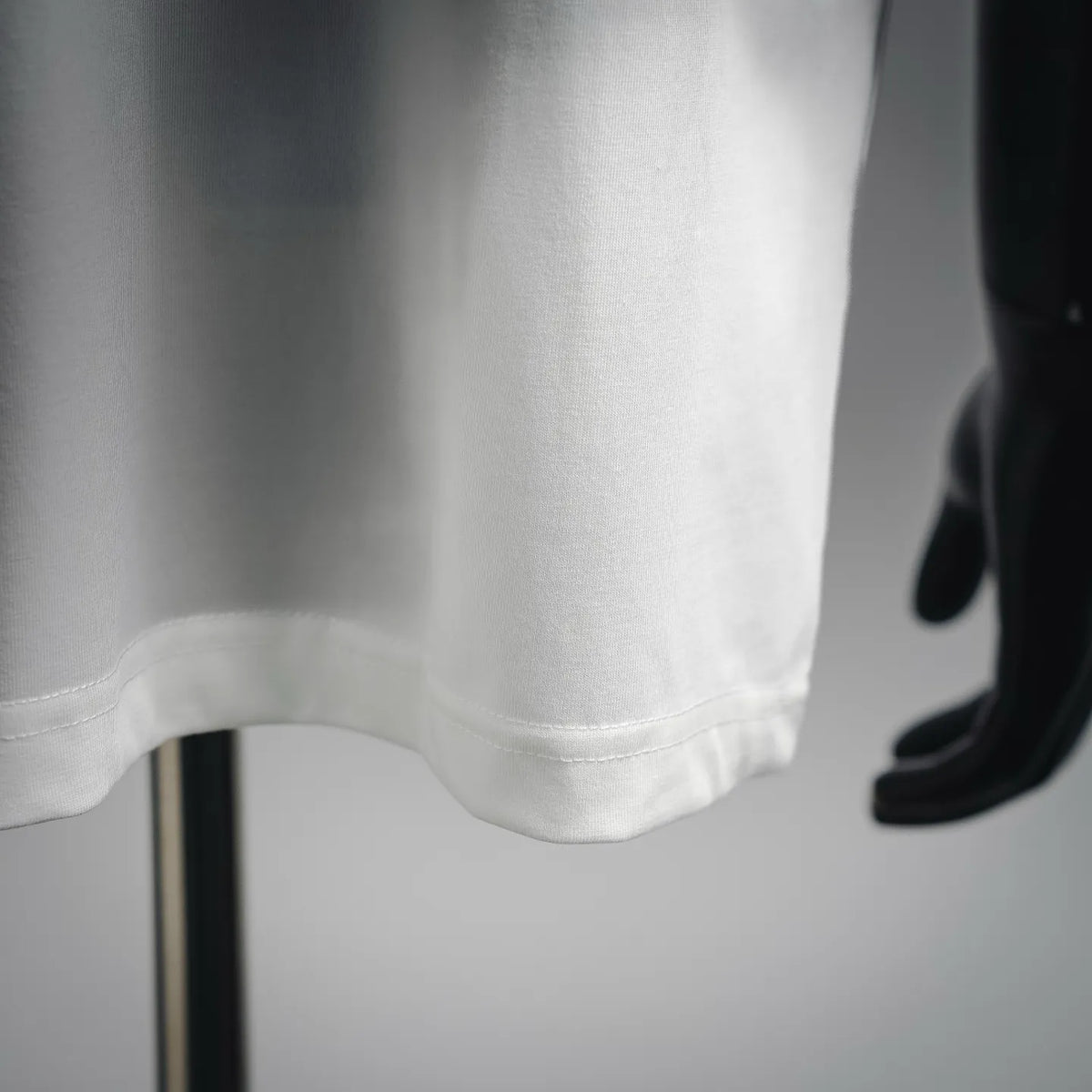 White T-shirt hem with double-stitched cuff detail