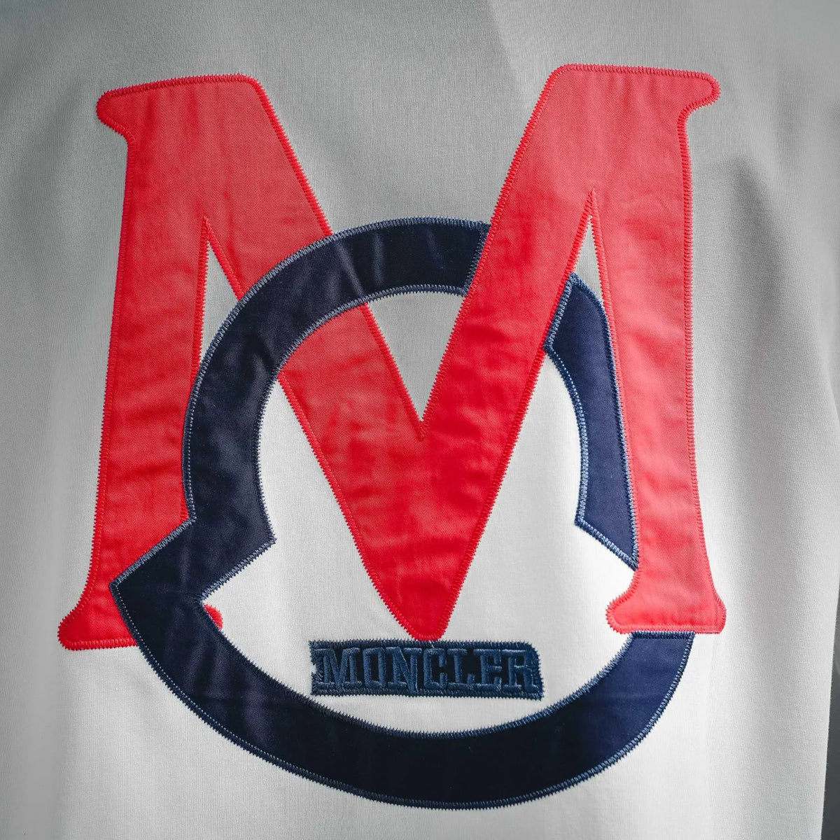 Moncler white short-sleeve T-shirt back graphic logo in red and navy with stitched edges