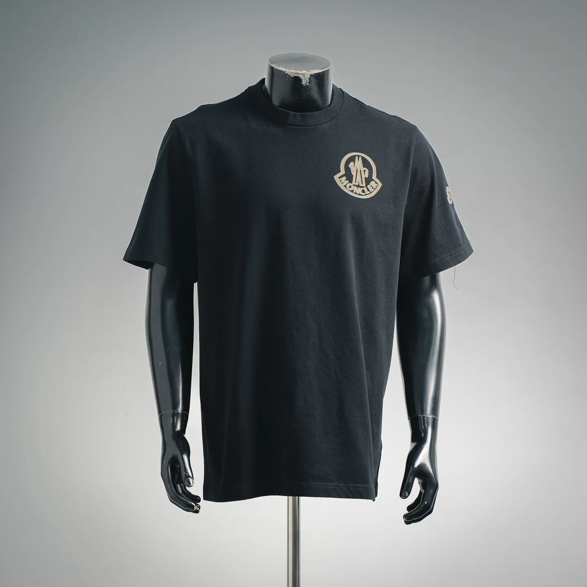 Black Moncler short-sleeve T-shirt with chest crest logo
