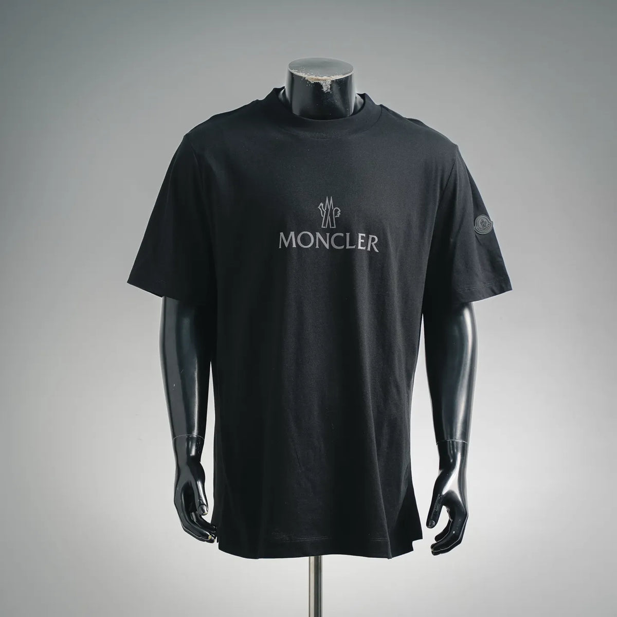 Moncler short-sleeve mock-neck T-shirt in dark color with front logo print