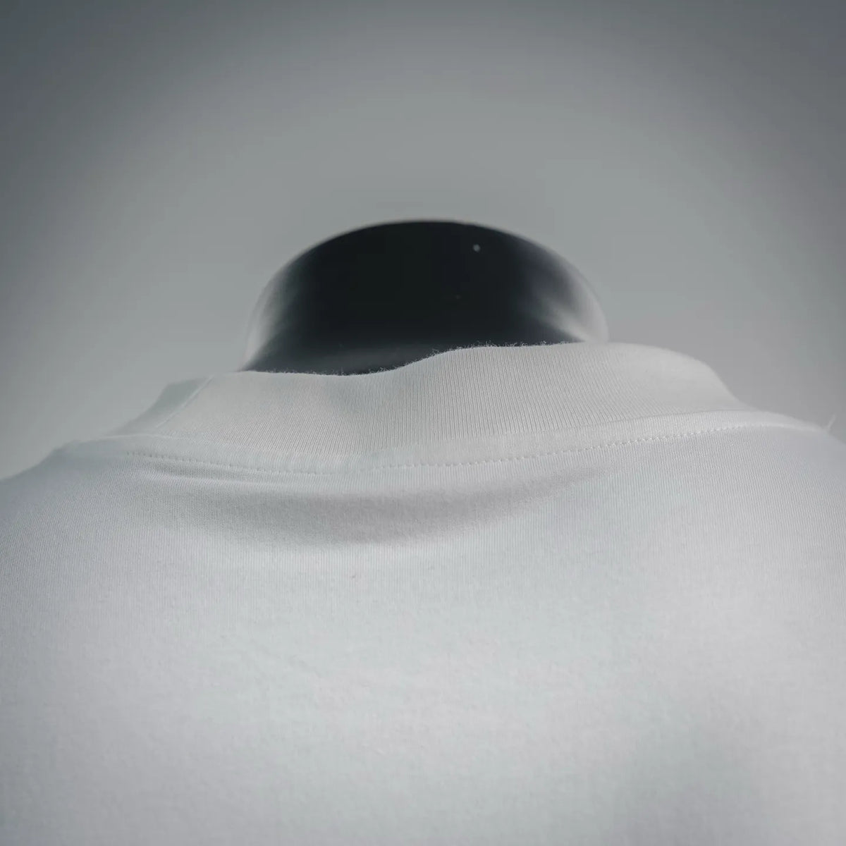 White T-shirt collar with neckline stitching