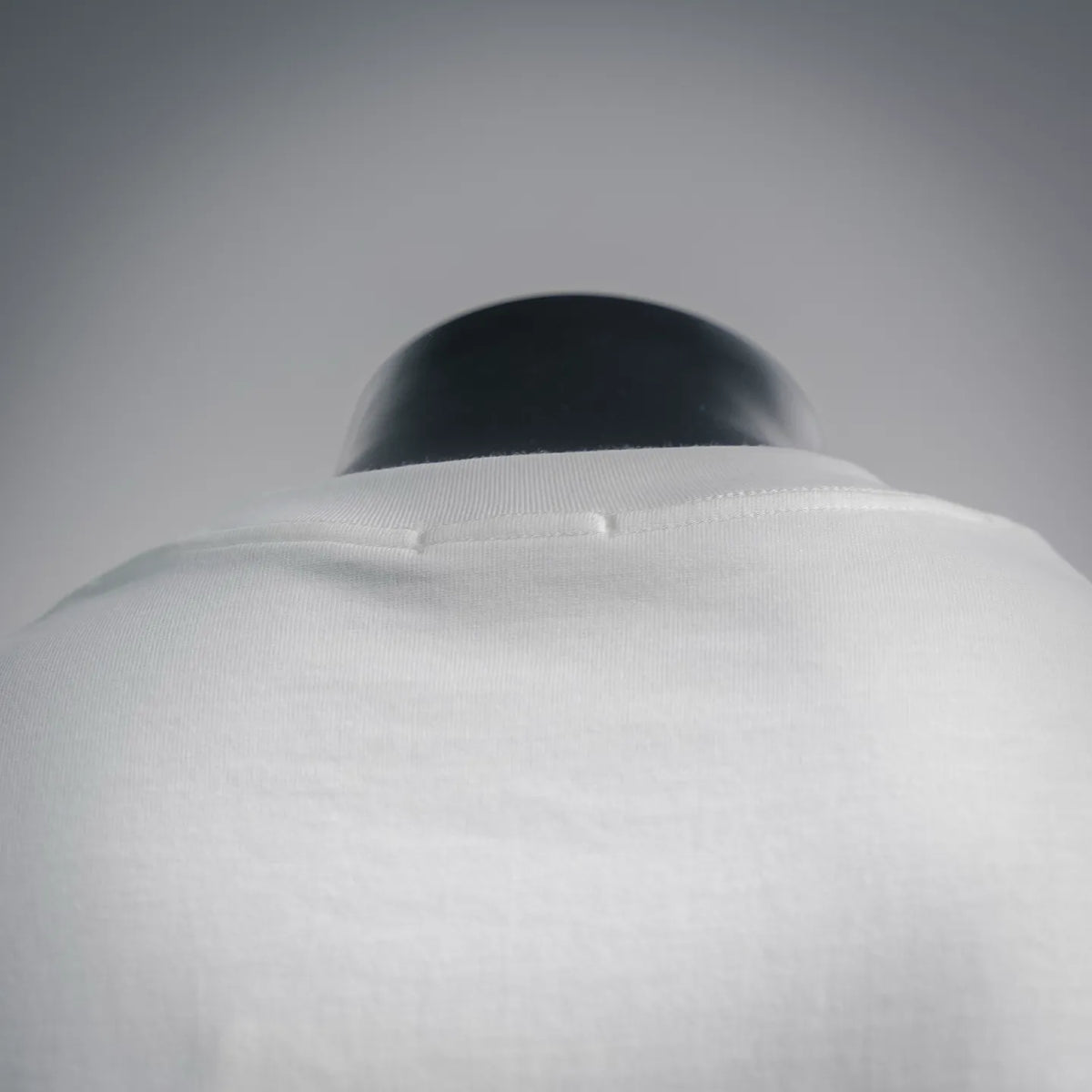Moncler white short-sleeve T-shirt crew neck collar view