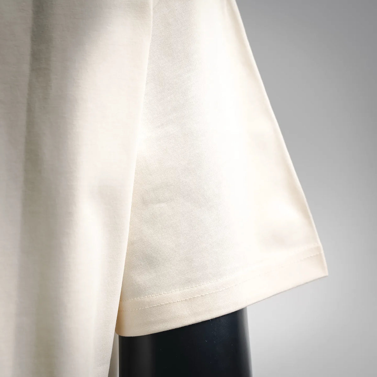 Moncler off-white short-sleeve T-shirt side panel