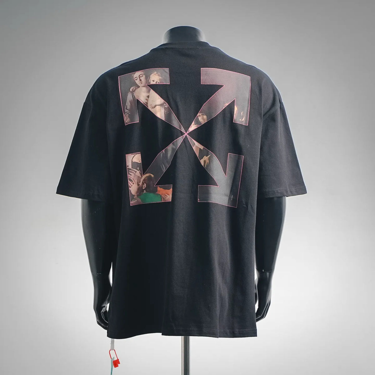 Black short-sleeve T-shirt with large back graphic print in pink and gray