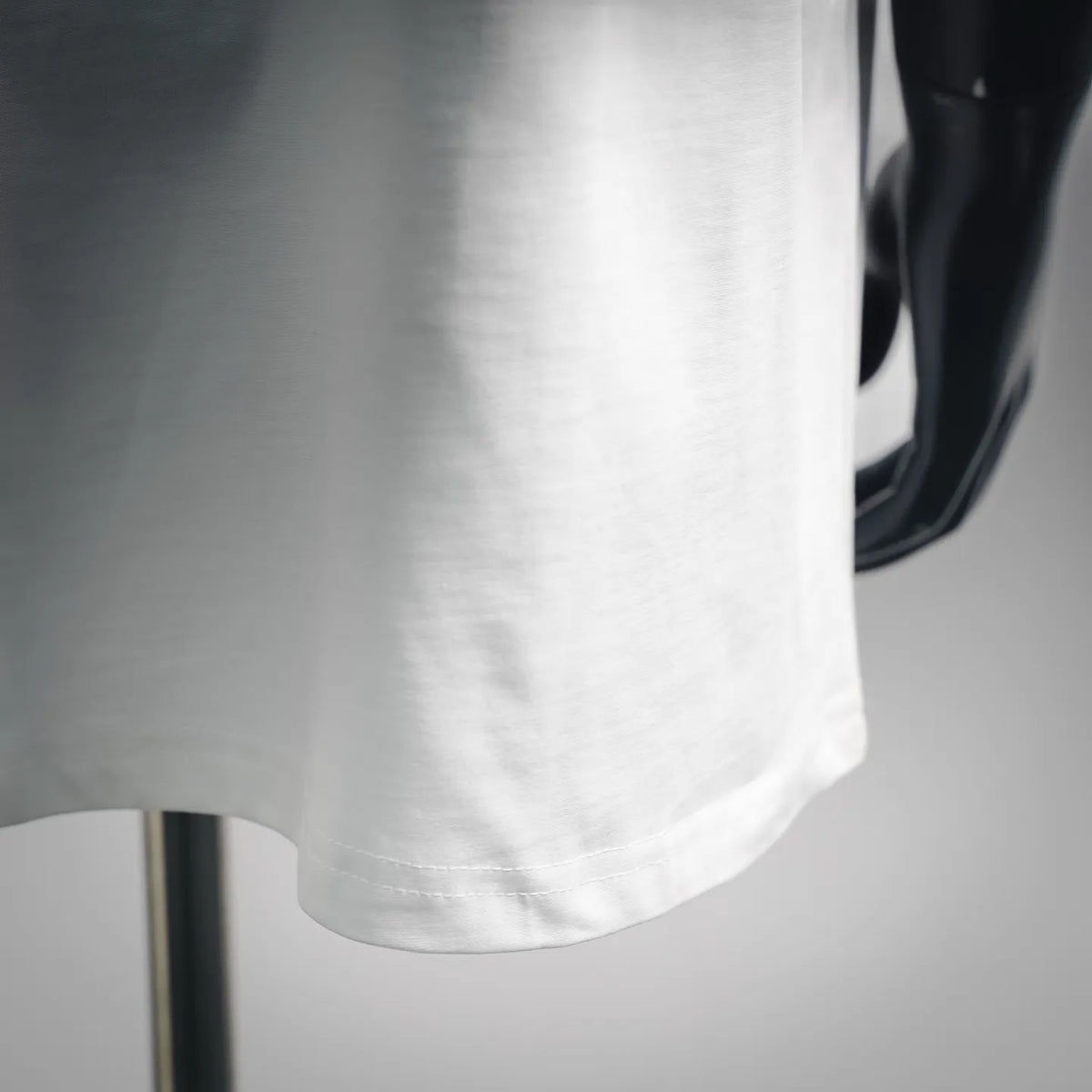 Off White white crewneck T-shirt hem close-up