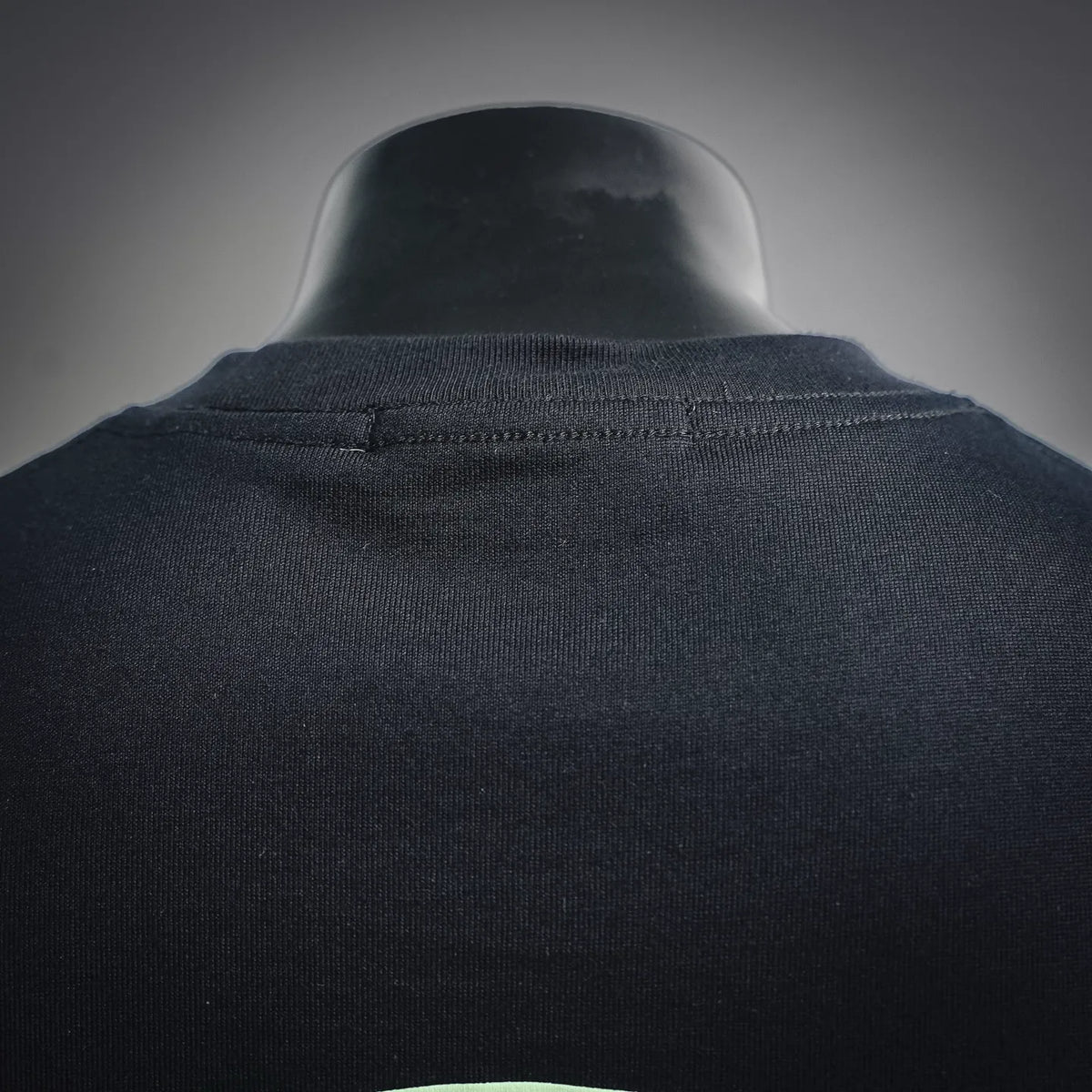 Black Stone Island T-shirt crewneck collar and back yoke seam