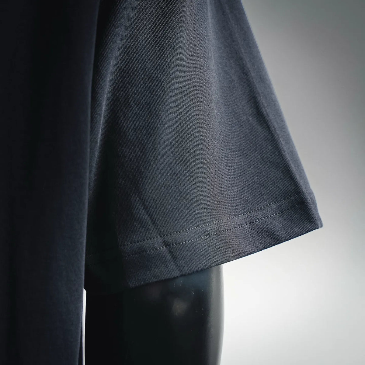 Stone Island short-sleeve T-shirt sleeve and side hem, dark navy stitched edge