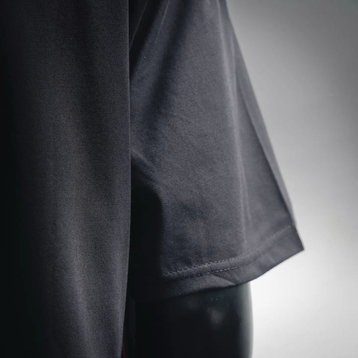 Black short-sleeve T-shirt sleeve hem close-up