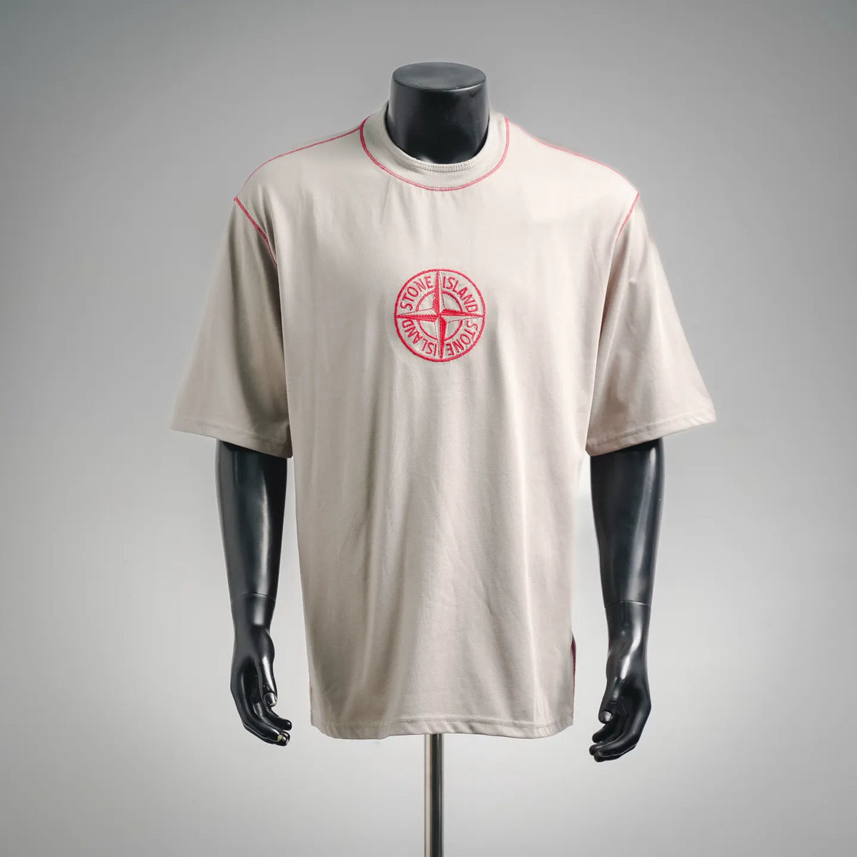 Light beige T-shirt with red piping and Stone Island chest logo patch