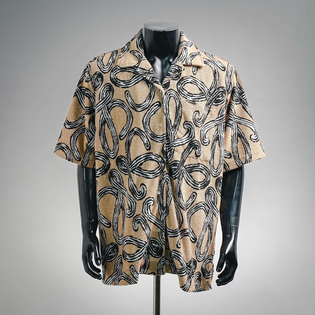 Men's short-sleeve button-up shirt with abstract black-and-tan pattern
