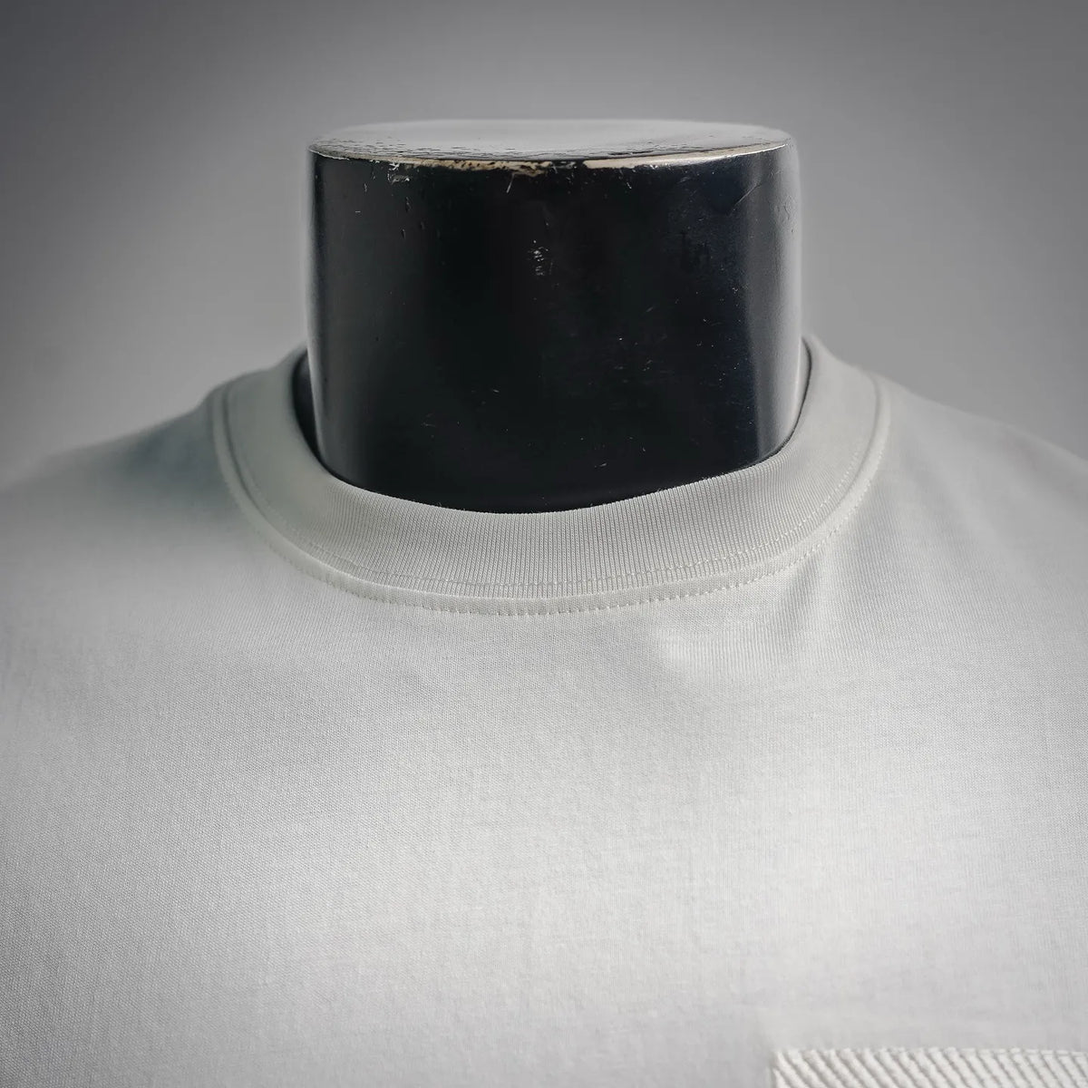 White short-sleeve T-shirt with crew neck collar