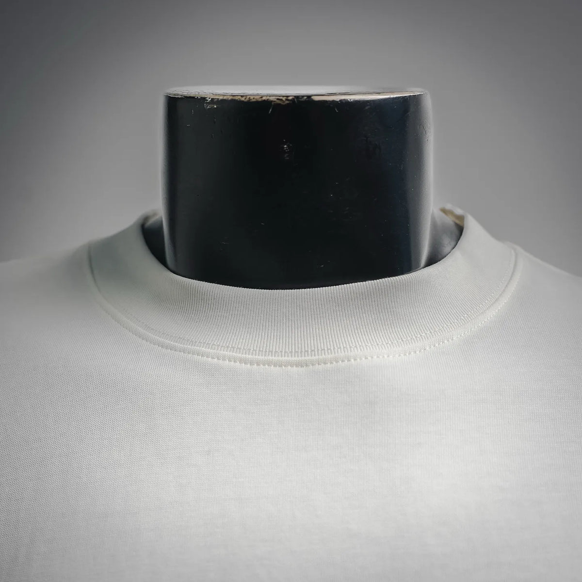 White short-sleeve T-shirt neckline with ribbed crew collar