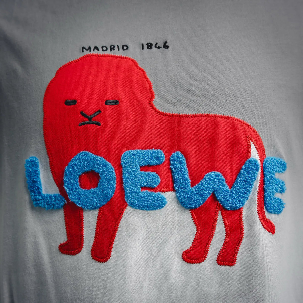 White T-shirt front graphic with red dog, blue text, and 'Madrid 1846'