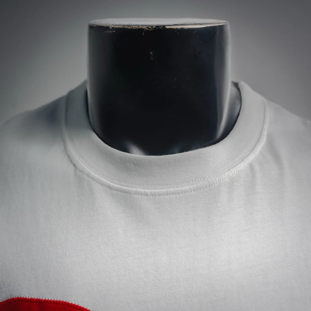 LOEWE white short-sleeve T-shirt neckline with crew collar