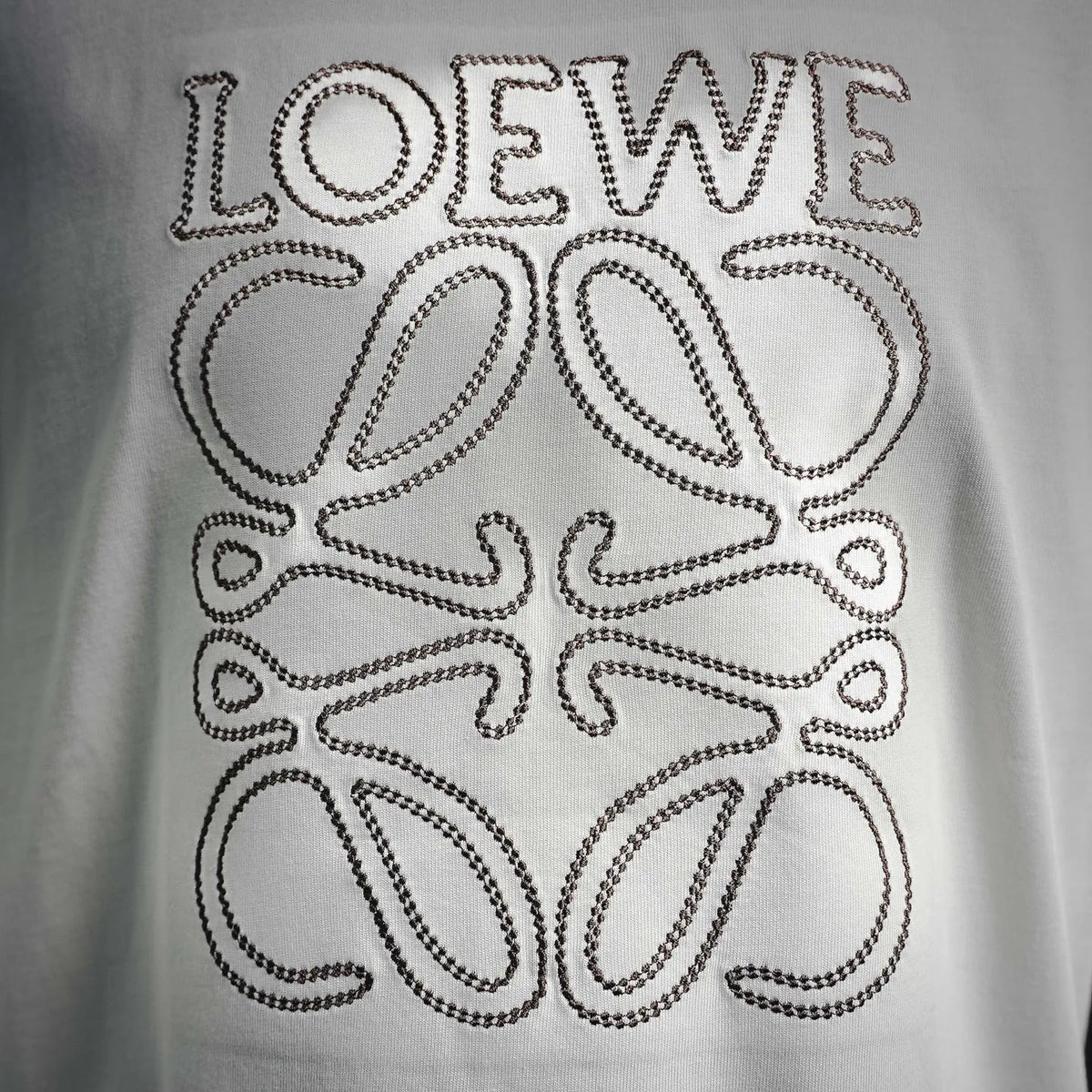 LOEWE logo graphic detail on white short-sleeve T-shirt