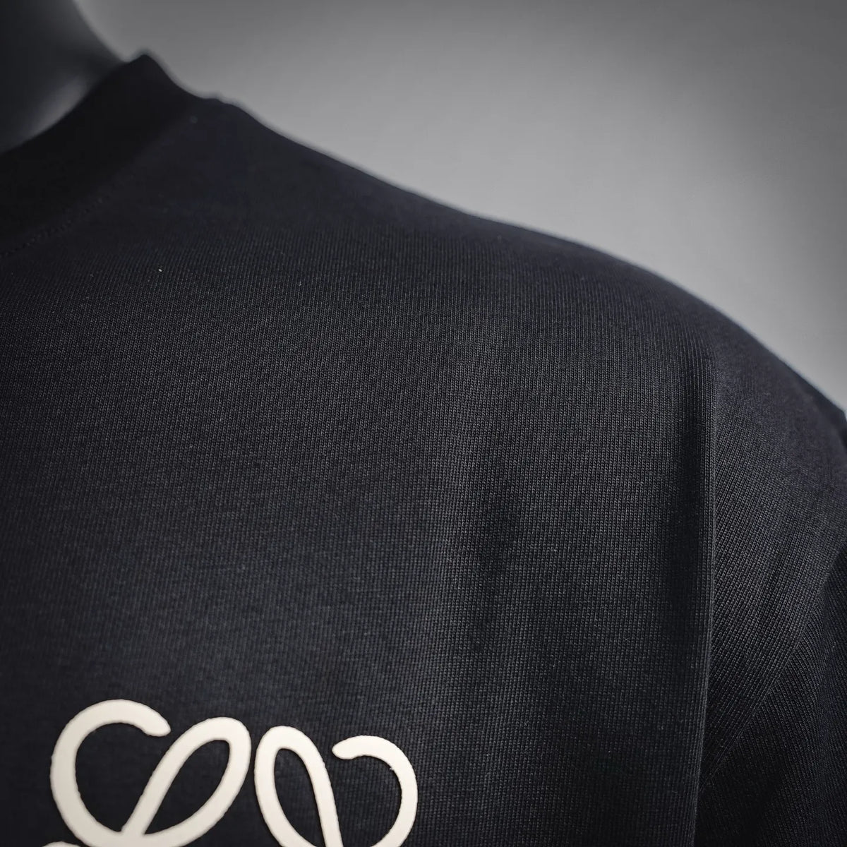 Black short-sleeve T-shirt fabric with LOEWE logo embroidery detail