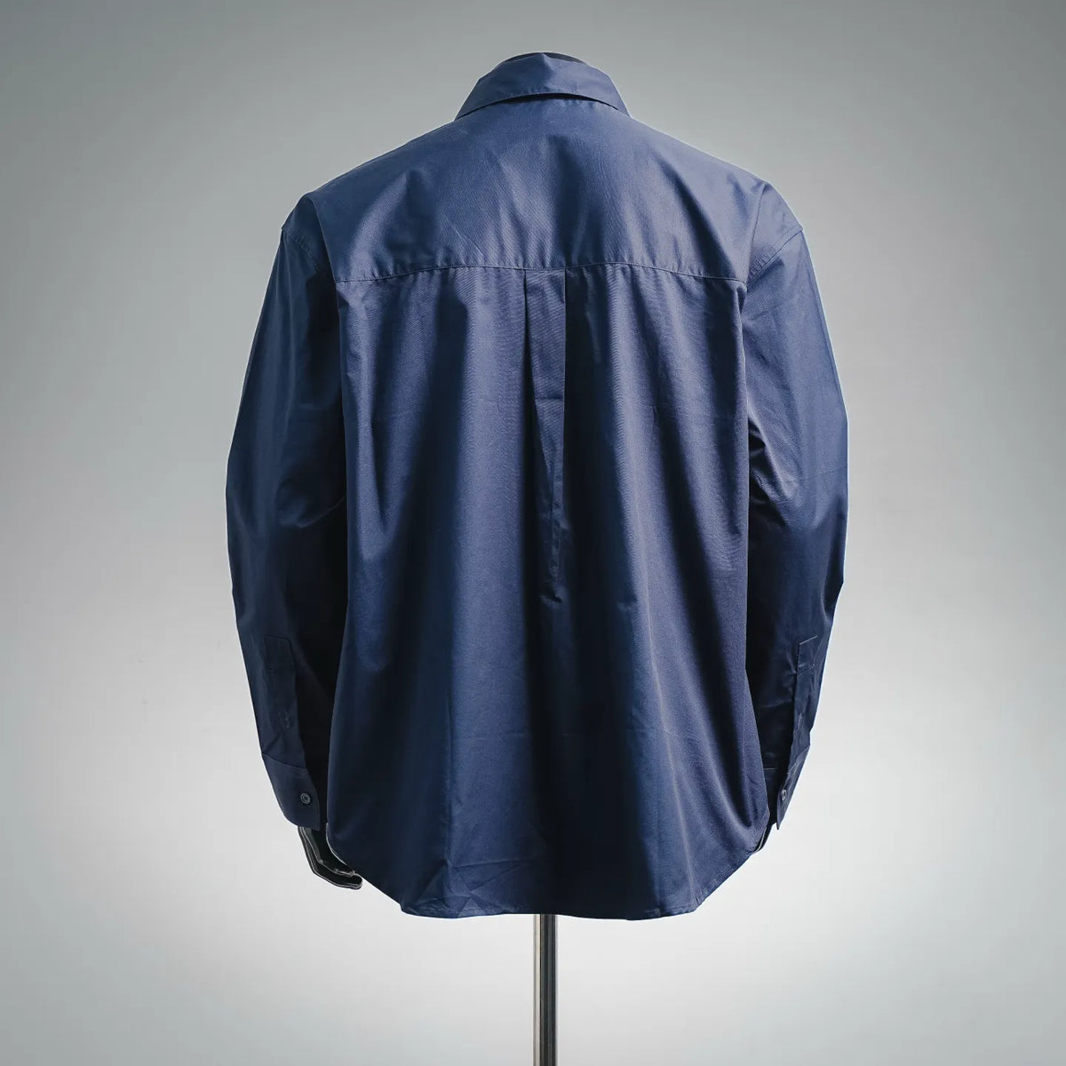 Blue long-sleeve shirt with back pleat and curved yoke seam