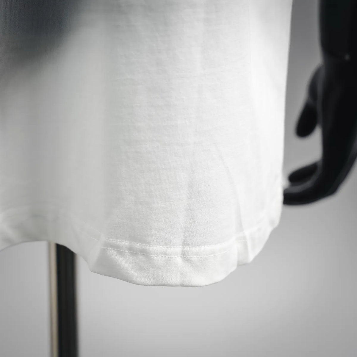 White T-shirt back/side hem with seam and gathered fabric detail