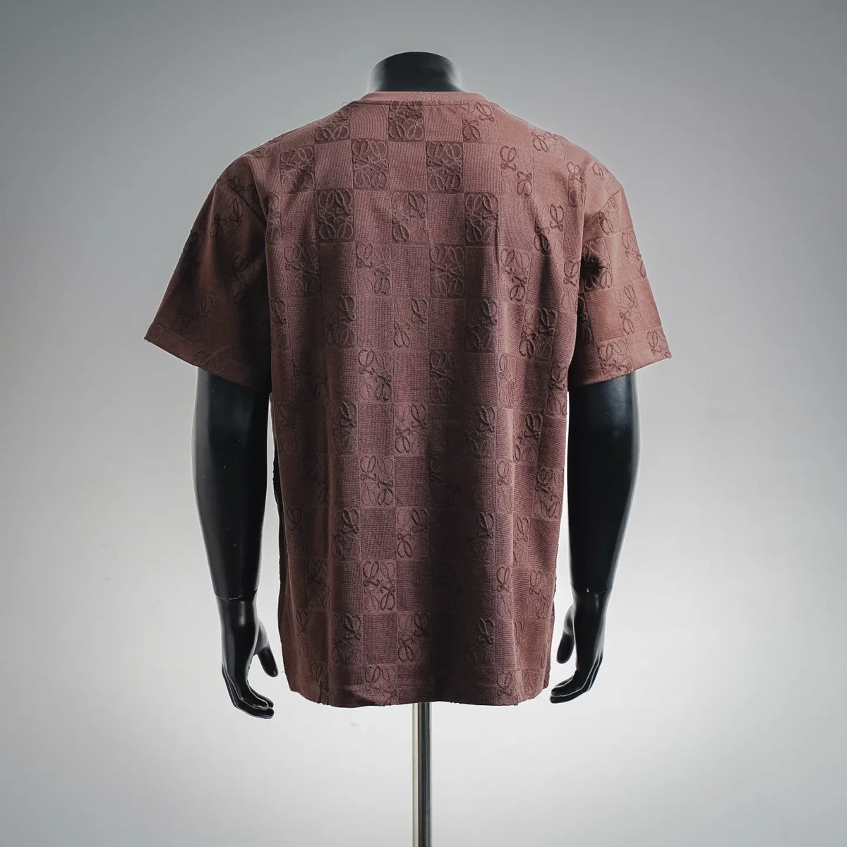 Taupe-brown short-sleeve T-shirt, crew neck, back view with allover logo pattern