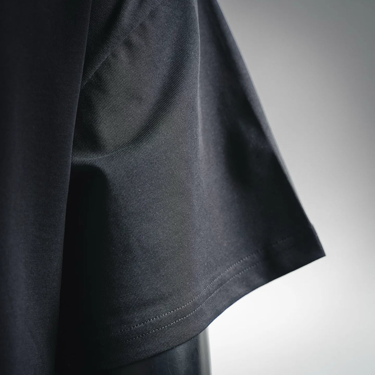 Black LOEWE short-sleeve T-shirt fabric texture and side seam