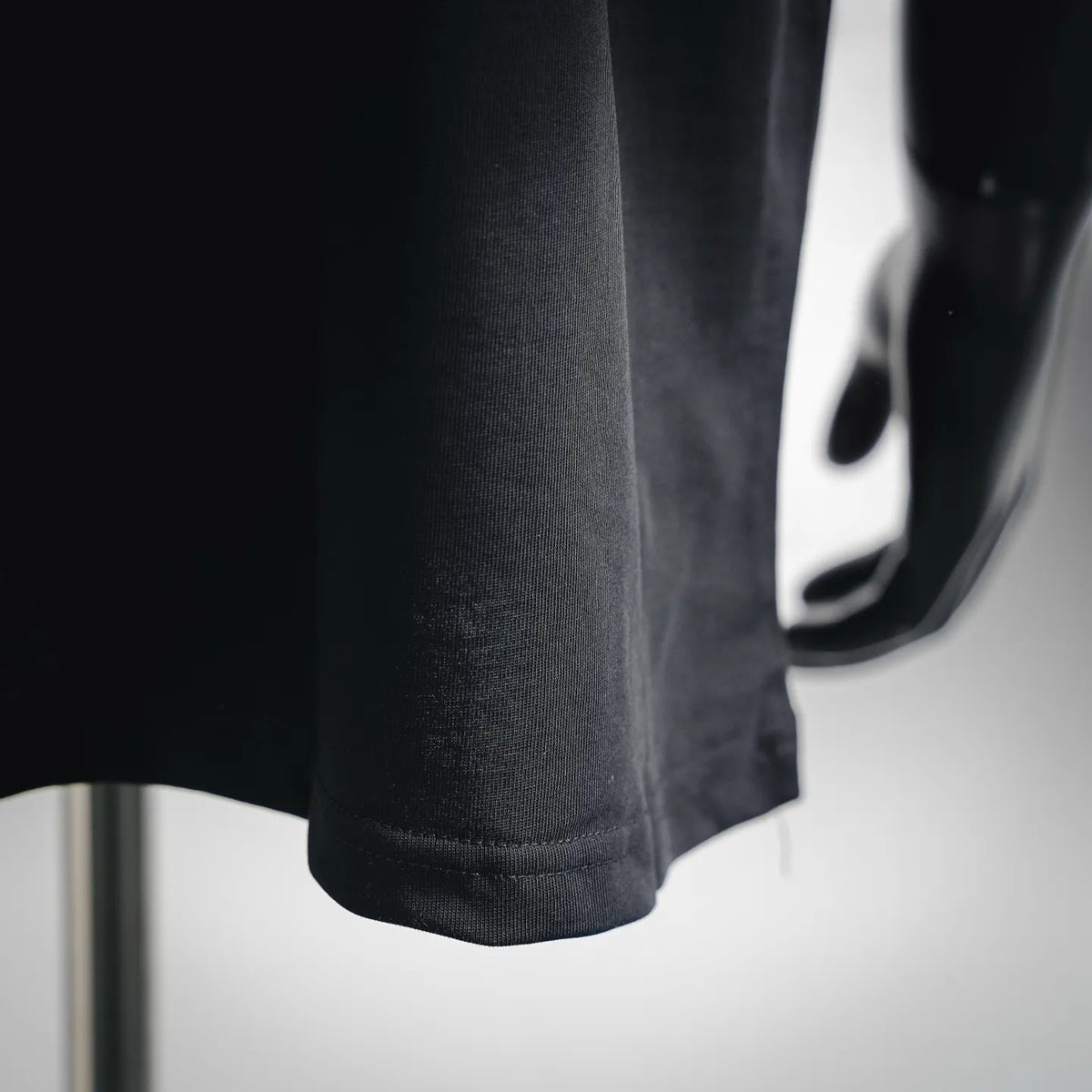 Black LOEWE short-sleeve T-shirt hem with double-stitched edge