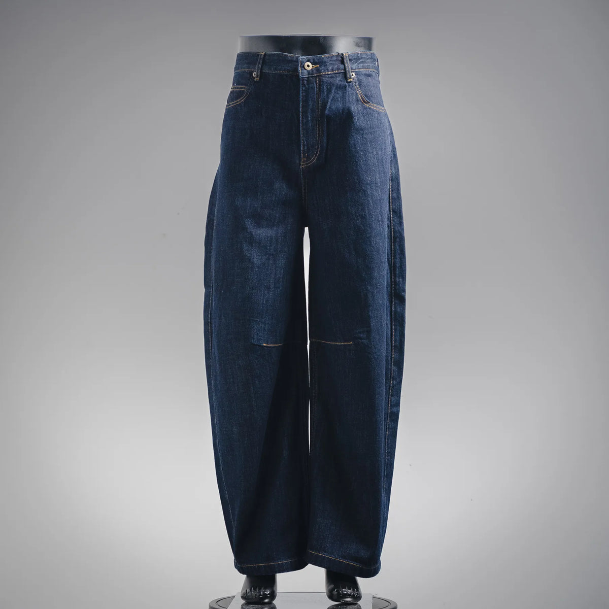 Dark blue denim pants with back yoke and stitched back pockets