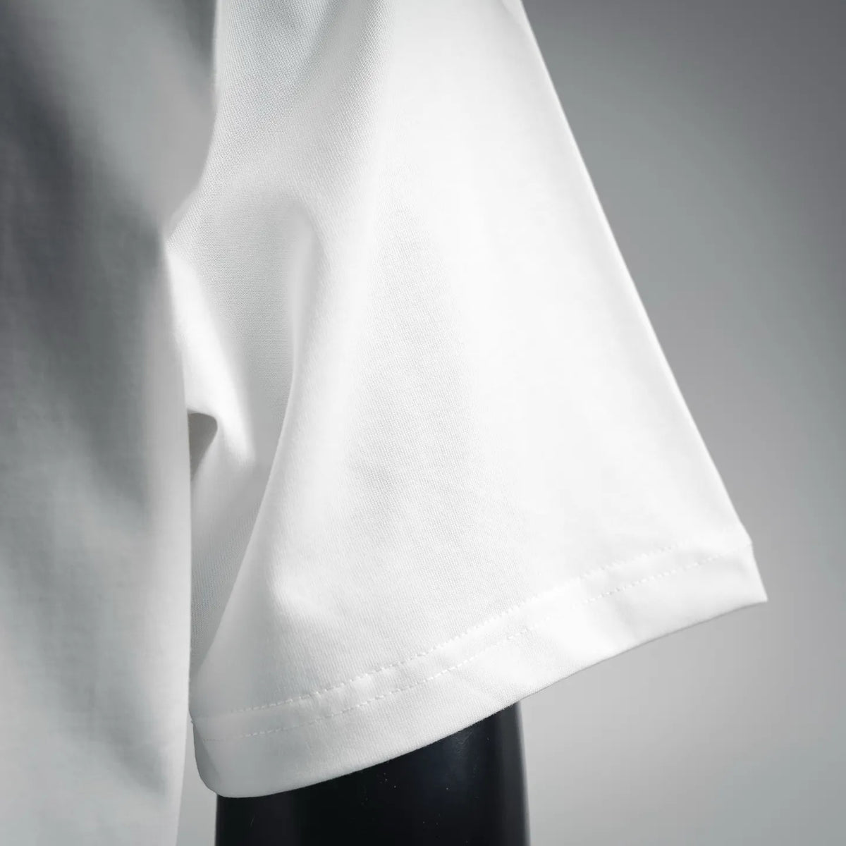 White short-sleeve T-shirt with straight hem and visible side seam stitching