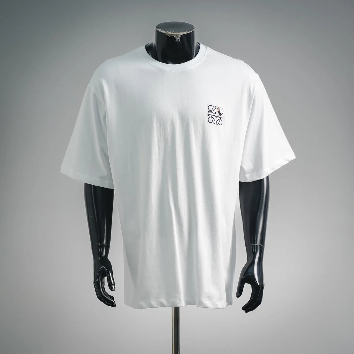 White short-sleeve T-shirt with embroidered LOEWE logo at left chest