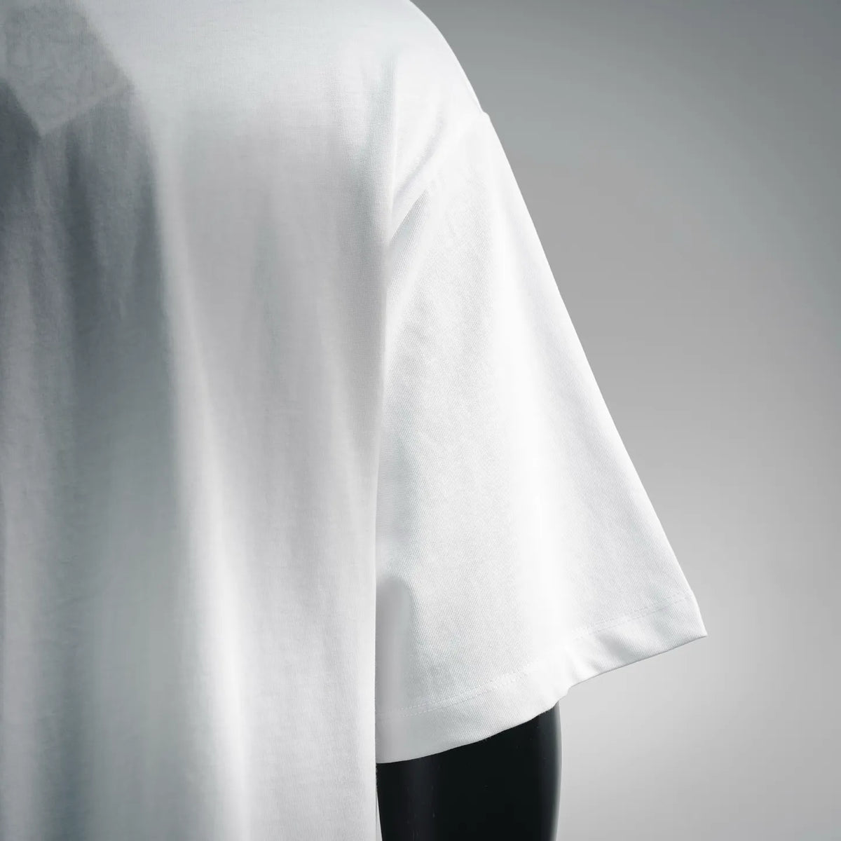 White short-sleeve T-shirt with clean side seam and curved hem