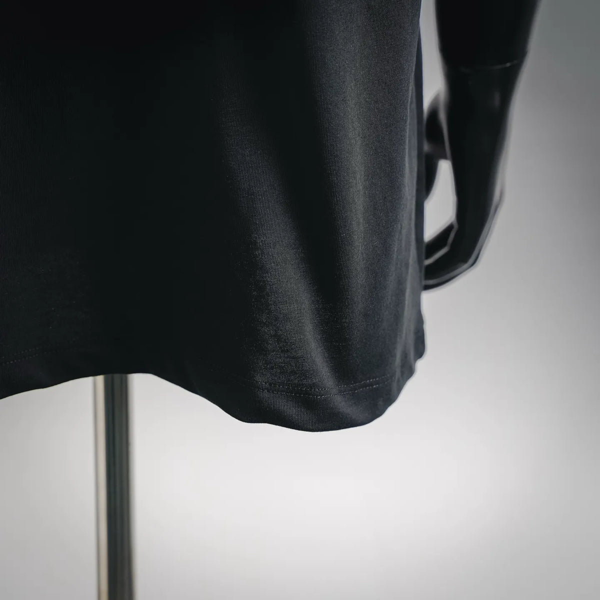 LOEWE black T-shirt bottom hem with visible stitching