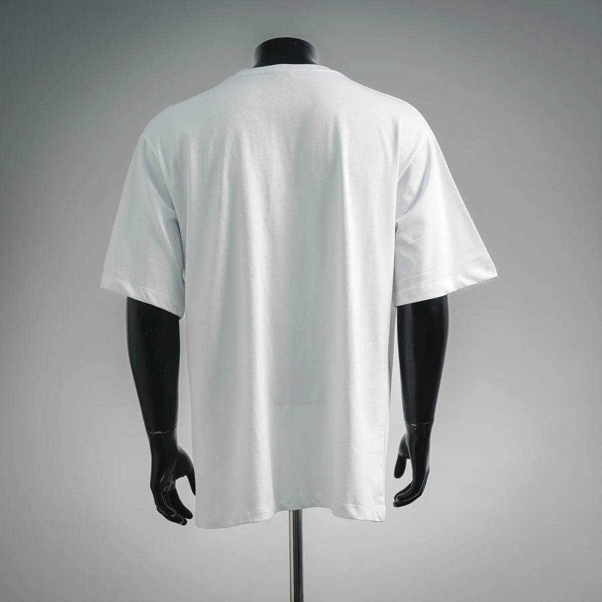 White short-sleeve T-shirt with crew neckline and plain back