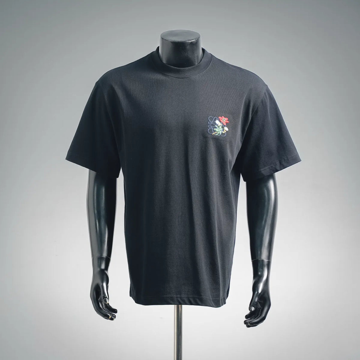 Black short-sleeve T-shirt with small multicolor embroidered logo on chest
