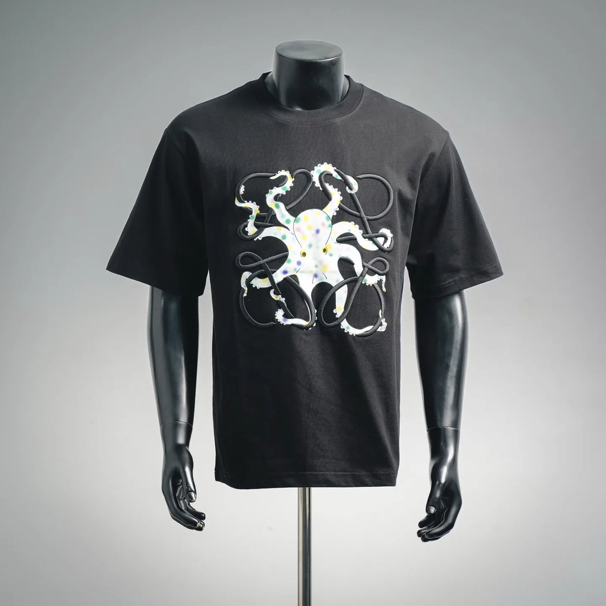 Black short-sleeve T-shirt with colorful graphic cat-and-heart applique on chest