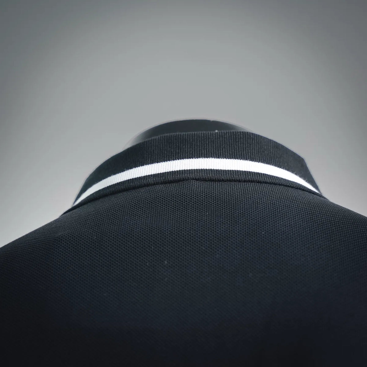 LOEWE polo collar with white stripe and ribbed edge
