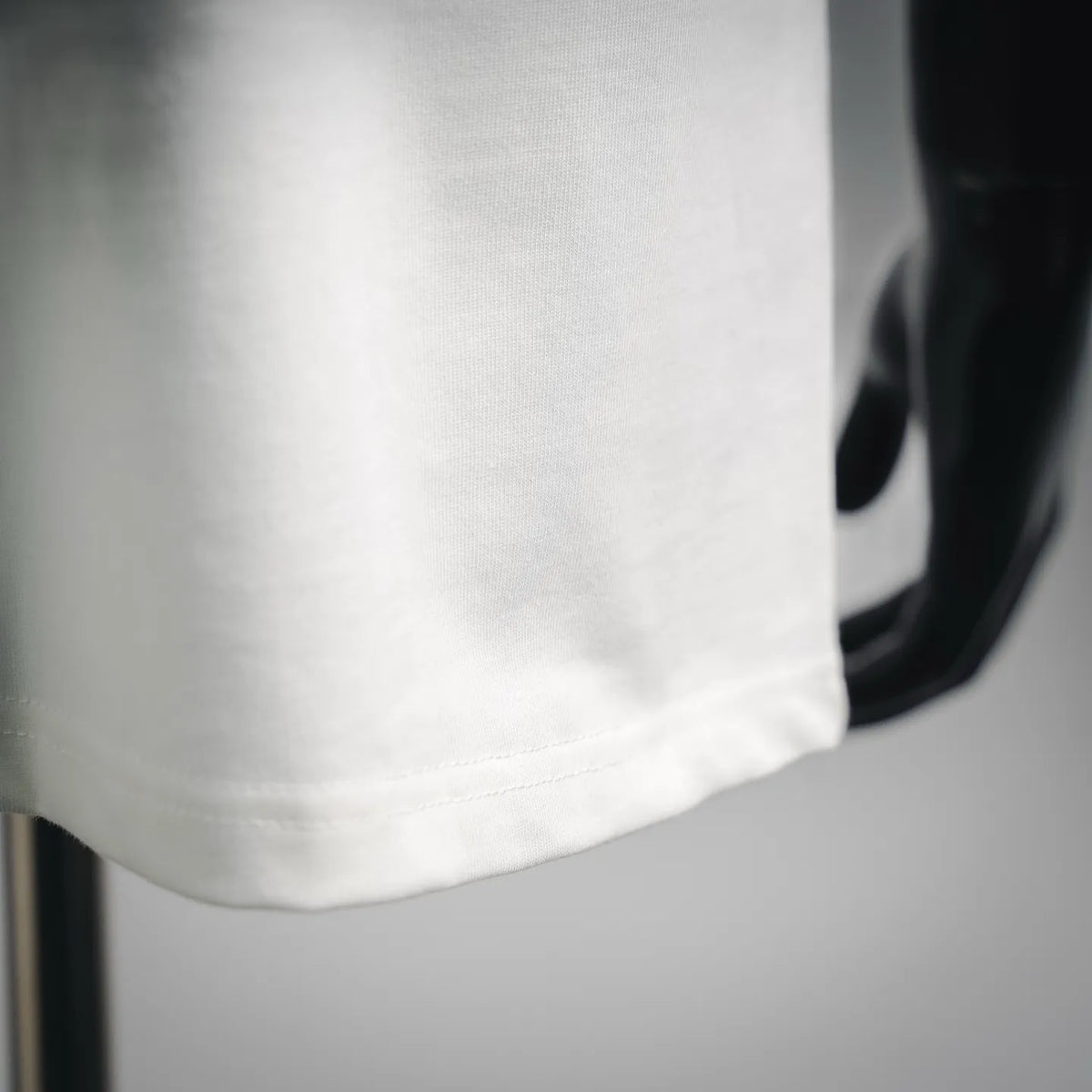White LOEWE T-shirt bottom hem with side sleeve seam