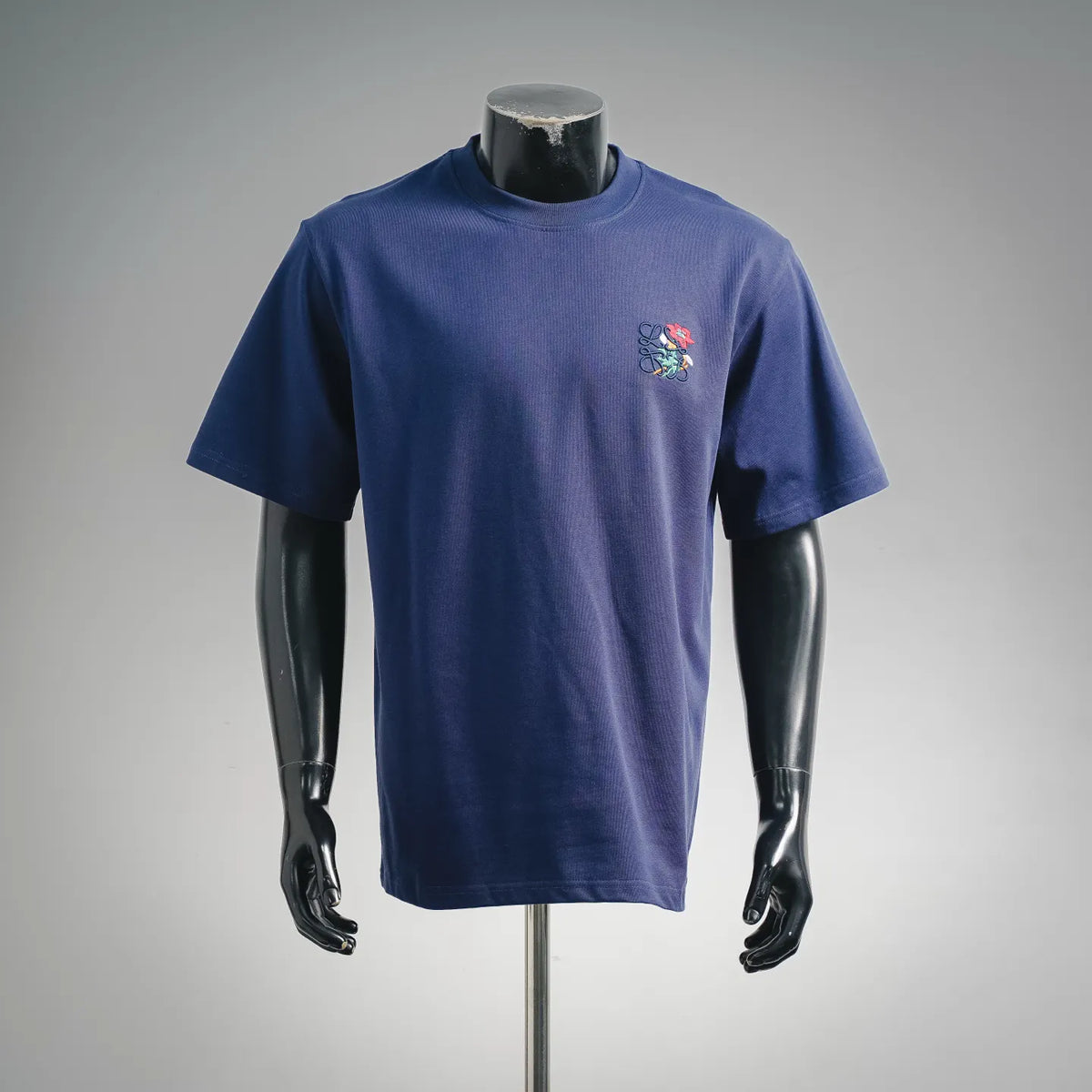 Navy short-sleeve crewneck T-shirt with small multicolor embroidered graphic on chest