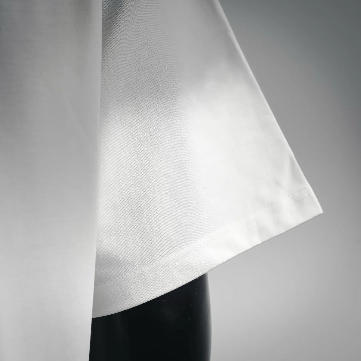 White LOEWE T-shirt fabric and curved hem