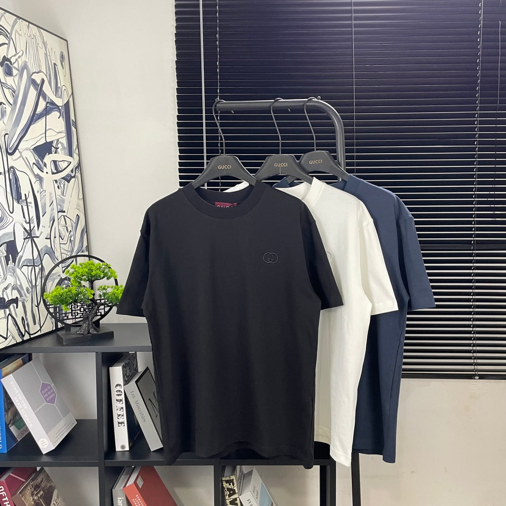 Black short-sleeve T-shirt with logo on chest, crew neck